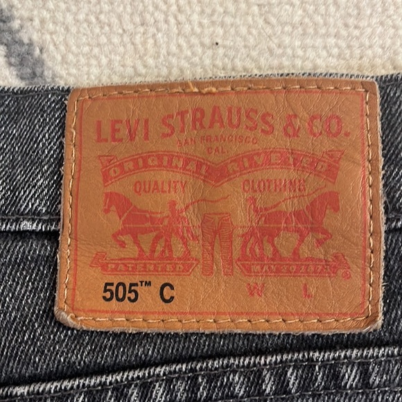 Vintage Levi’s black wash jeans - Picture 6 of 12